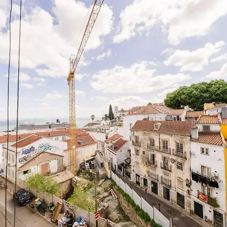 Alfama Retreat 4br With Breathtaking River Views Lisbona